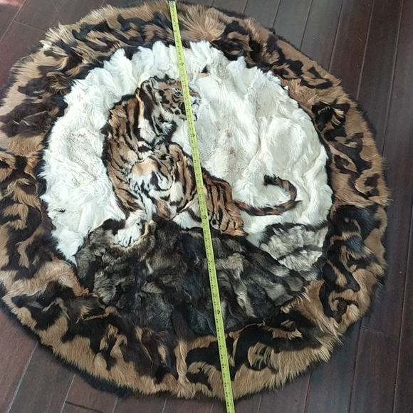 **SOLD** FUR Tiger Rug Wall Decor Black Brown - Picture 7 of 8
